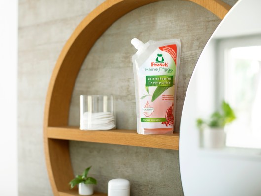 Mirror cabinet with Frosch pomegranate creme soap refill pou