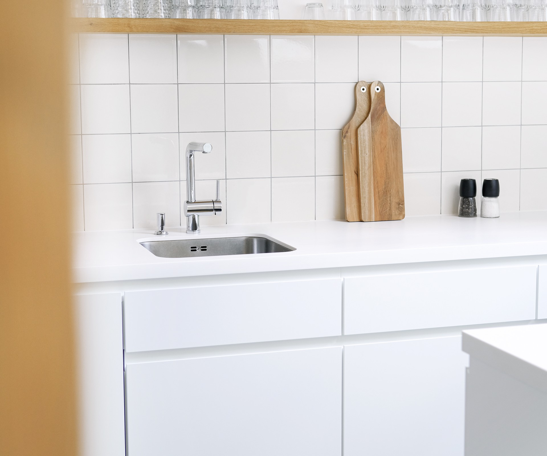 Kitchenette with sink and kitchen utensils